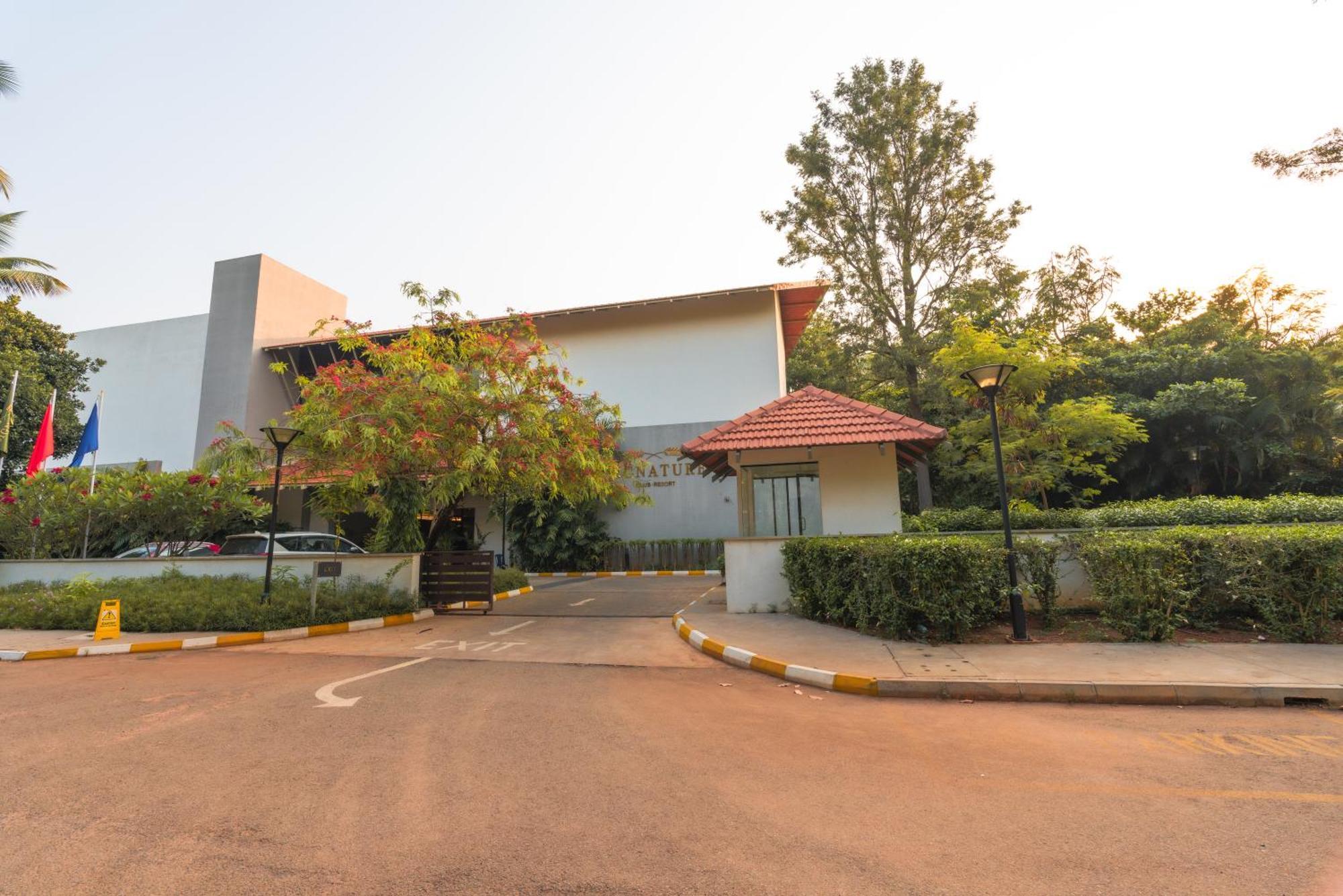 Signature Club Resort Devanahalli Exteriör bild