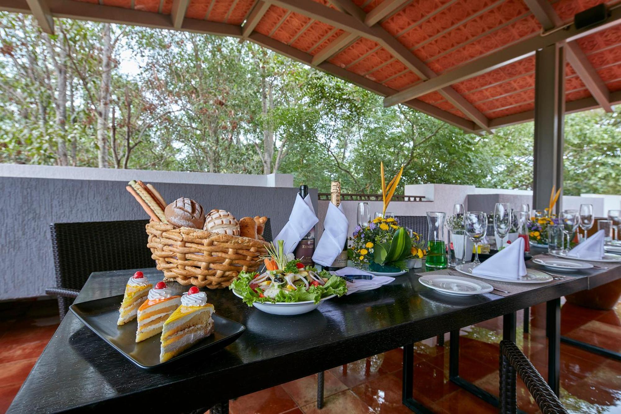 Signature Club Resort Devanahalli Exteriör bild